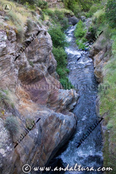 Encajonamiento del río Trevélez en la Ruta Medieval por la Alpujarra