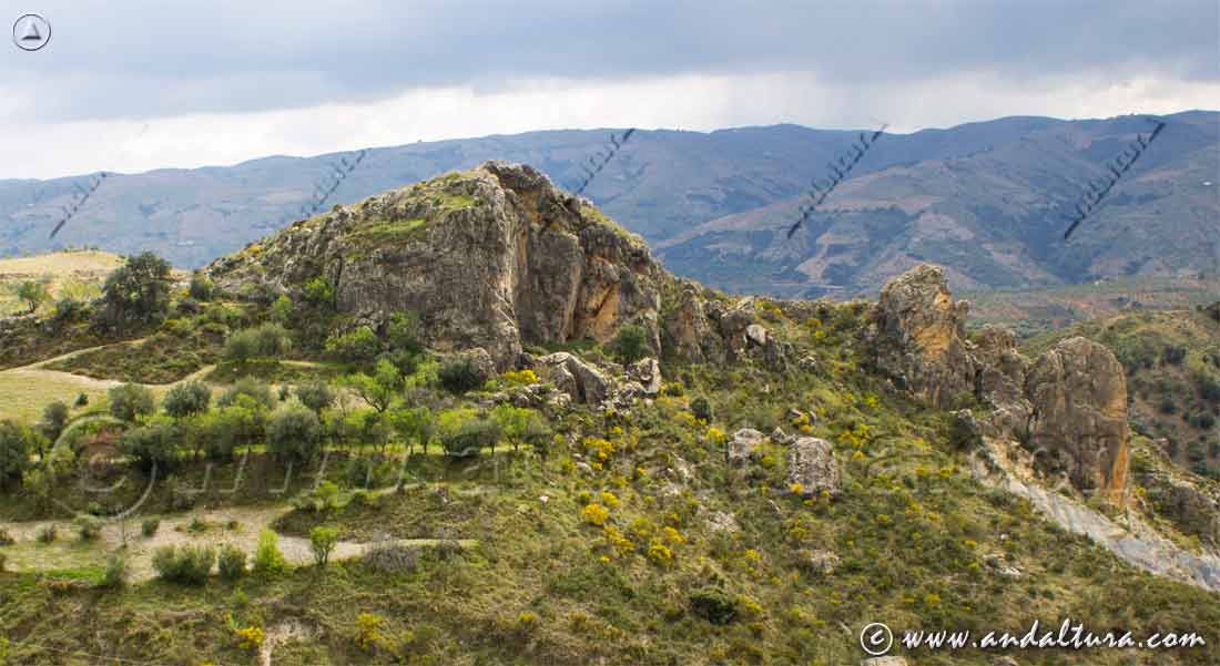 Peñón Hundido desde la Vereda a Juviles - Ruta Medieval Alpujarra -