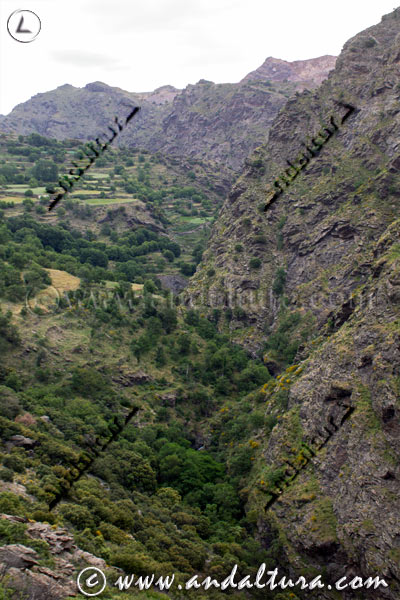 Valle del río Trevélez y Cerro del Conjuro en la Ruta Medieval por la Alpujarra