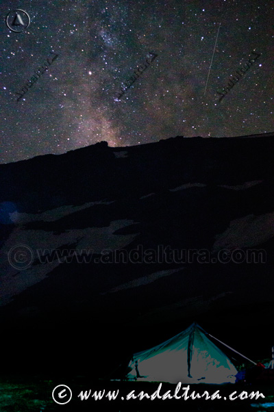 Estrella fugaz y Vía Láctea en el Lagunillo del Borreguil - Cañada de Siete Lagunas - Espacio Natural Sierra Nevada