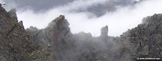 Gendarmes de los Tajos del Nevero entre nubes - Tresmiles de Sierra Nevada