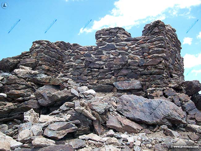 Ruinas en las cotas más altas del Puntal de Loma Púa