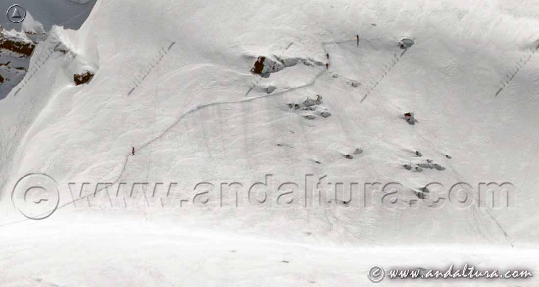 Ruta con Crampones y Raquetas de nieve hacia el Valle de Lanjarón
