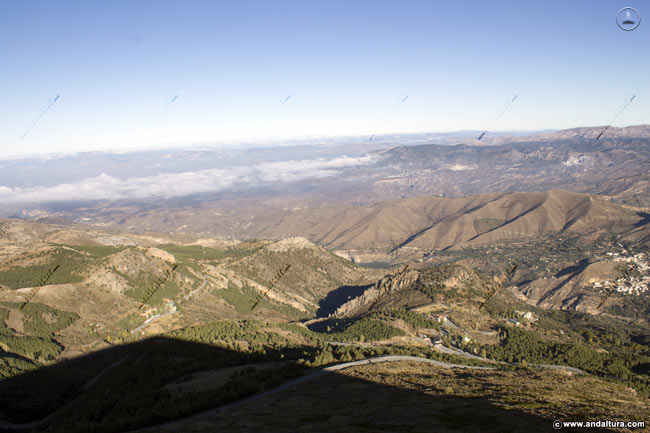 Carretera de acceso a la Estación de Esquí y Montaña Sierra Nevada