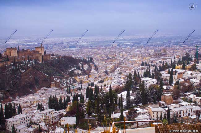 La Alhambra, el Albaycín y la ciudad de Granada nevadas