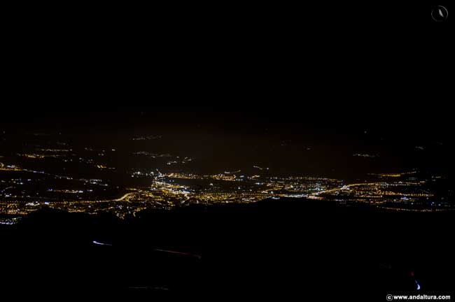 Imagen nocturna de la ciudad de Granada desde la Urbanización de Pradollano - Sierra Nevada