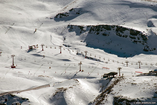 Remontes y Pistas de esquí en la zona baja del Área Loma de Dílar