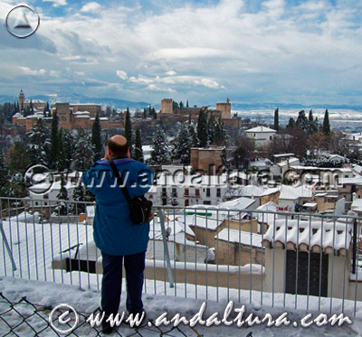 Acceso a las vistas de la Alhambra desde el Mirador de la Rauda