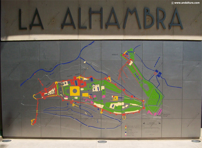 Cartel de la Alhambra junto a las Taquillas del Generalife