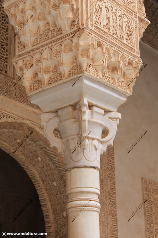 Columna de Mármol en el Patio del Salón del Cuarto Dorado