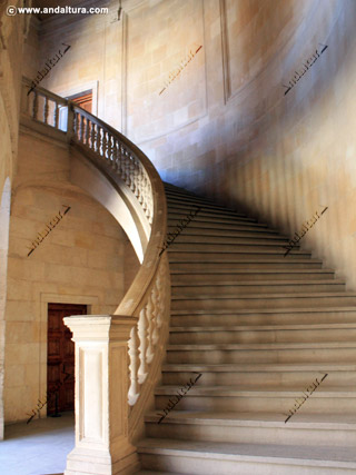Escaleras en el Palacio de Carlos V