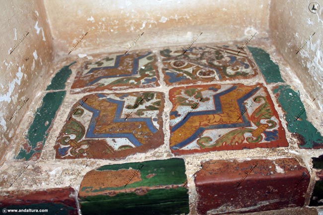 Azulejos interiores de las tacas del Pabellón Norte del Palacio del Generalife