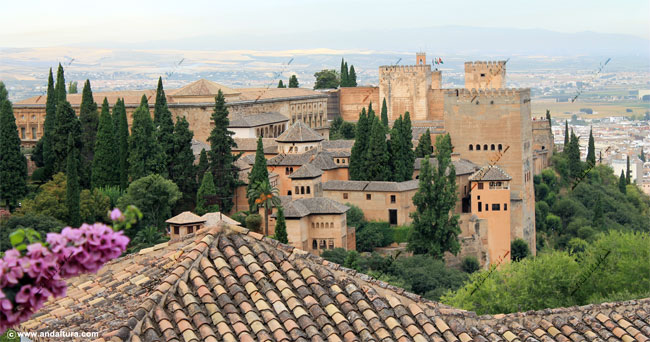Conjunto Monumental de la Alhambra desde los Jardines del Generalife