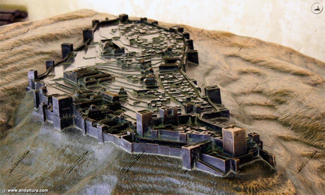 Maqueta de la Alhambra junto a la Taquilla del Generalife