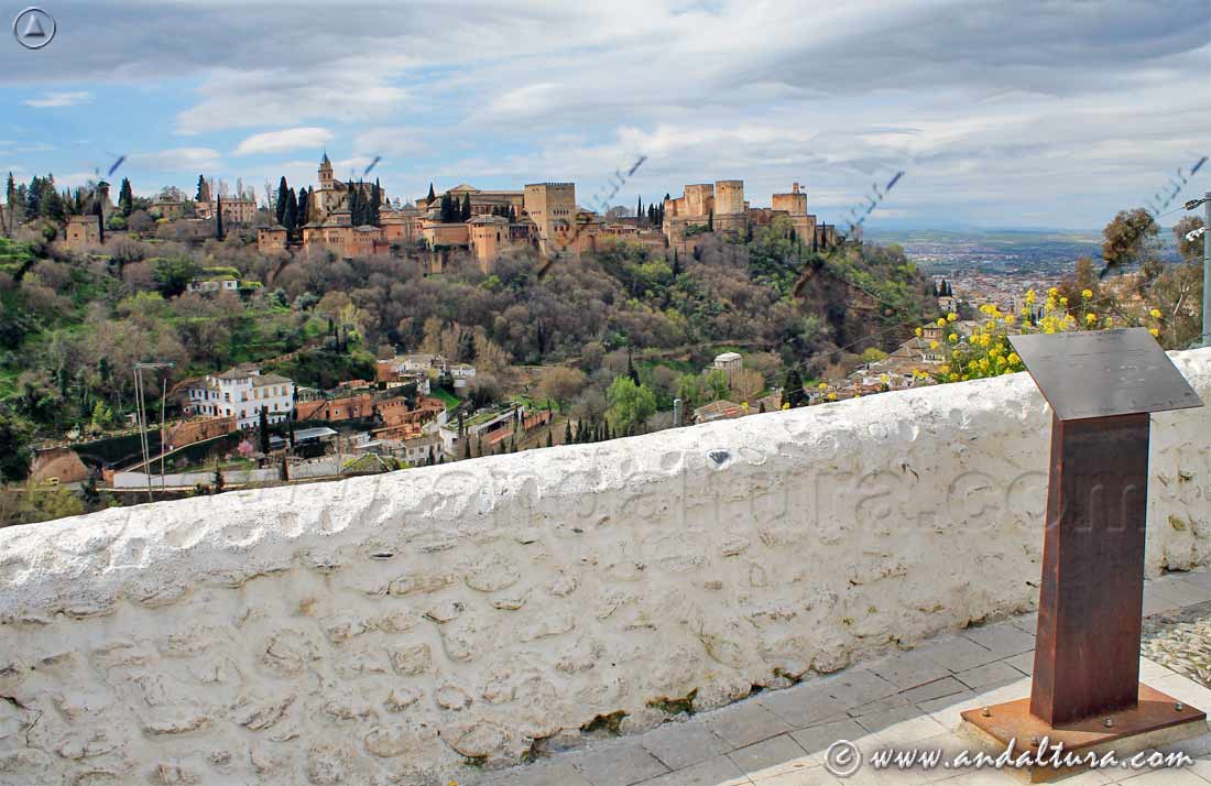 Panorámica de la Alhambra y el Bosque de San Pedro desde el Albaycín y el Sacromonte