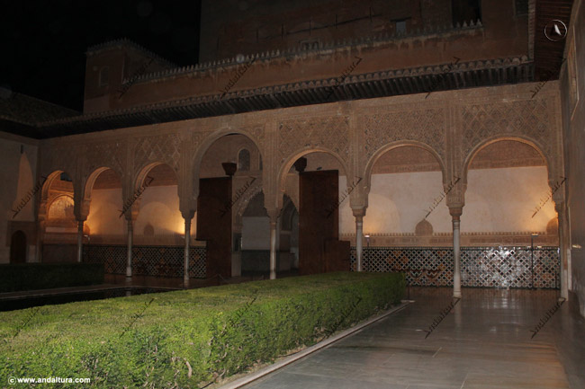 Visita nocturna al Patio de los Arrayanes en los Palacios Nazaríes de la Alhambra
