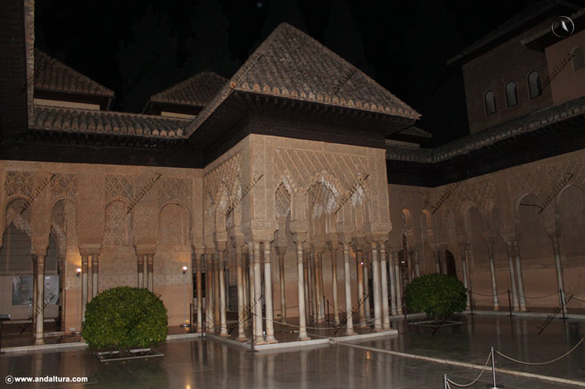 Visita nocturna al Patio de los Leones en los Palacios Nazaríes de la Alhambra