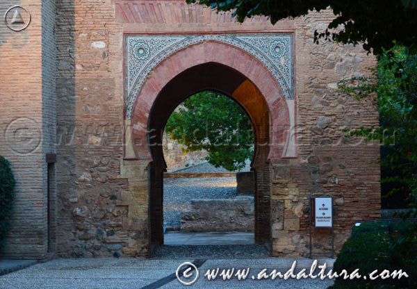 Accede a los contenidos de las Puertas de la Alhambra y el Generalife