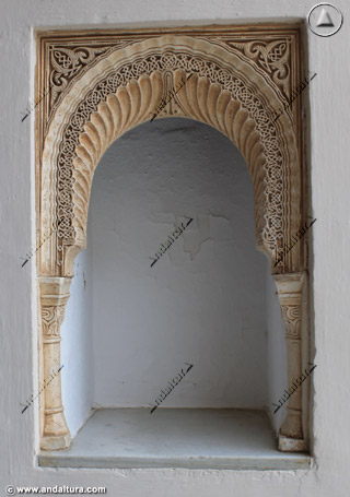 Taca derecha de una estancia del Patio de los Arrayanes - Palacio de Comares