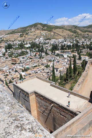 Terraza de la Torre de la Armas y el barrio del Albaycín desde la Torre de la Vela