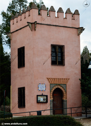 Acceso a edificios con inspiraciones en la Torre de los Picos - Torre Avenida Cervantes - Bola de Oro