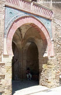 Portada interior de la Puerta del Vino - Acceso a los Contenidos