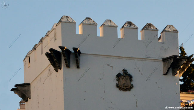 Almenas de la Torre del Palacio de Nicolás de Escoriaza en el Paseo del Salón de Granada