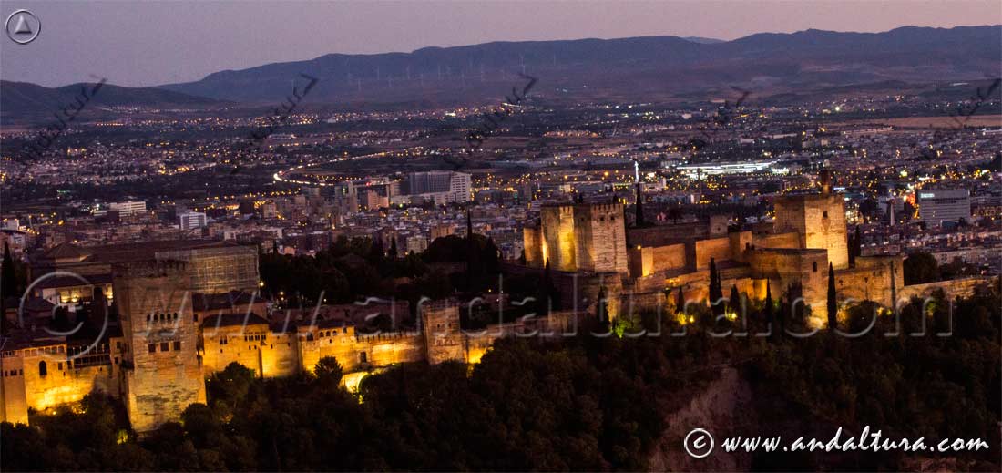 La Alhambra y la Vega de Granada desde el Mirador de San Miguel Alto