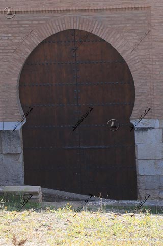 Arco apuntado en la portada interior de la Puerta de los Siete Suelos