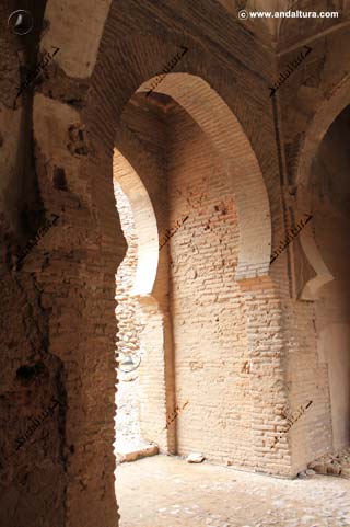 Detalle arco interior una vez atravesada la Puerta de las Armas en la base de la Torre de las Armas
