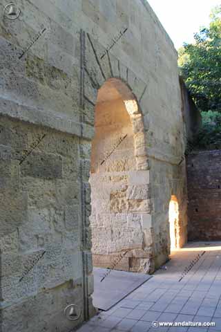 Arco principal interior de la Puerta de las Granadas