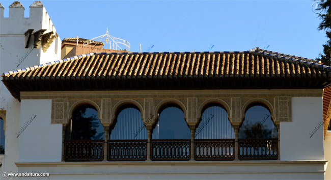 Detalle de los Arcos decorados con Yesería del Palacio de Nicolás de Escoriaza en Granada