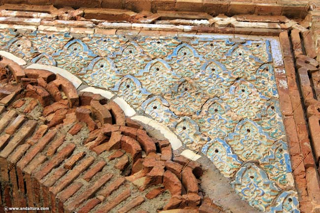 Azulejos originales en la Puerta interior de la Torre de la Justicia