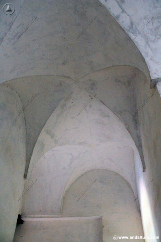 Bóveda de aristas en la entrada de la Torre de la Cautiva