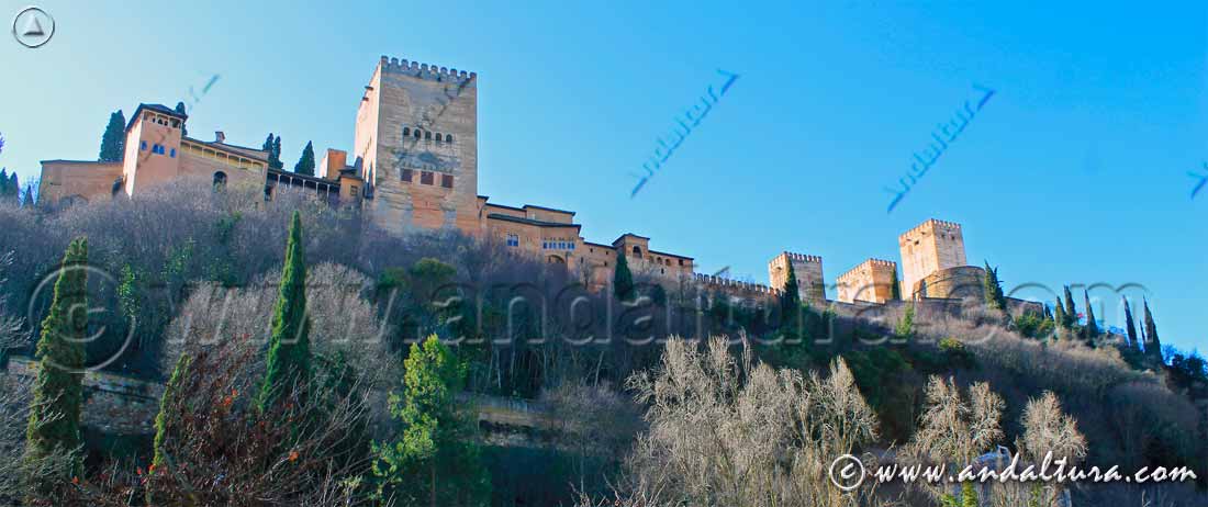 Conjunto Monumental de la Alhambra desde el Paseo de los Tristes