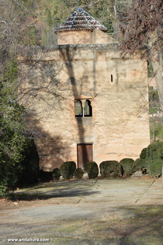 Torre de las Infantas desde el Paseo de los Cipreses de la Medina de la Alhambra