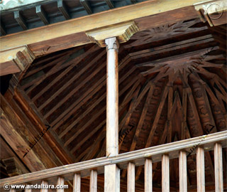 Detalle Tejado de madera superior de la Torre de Ismail