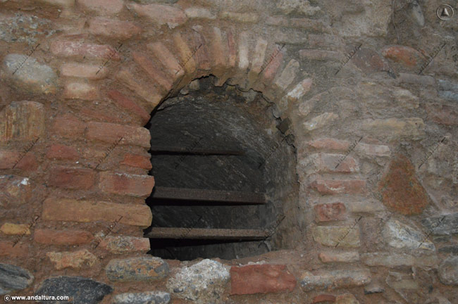 Detalle ventana lateral del Baluarte de la Torre de las Cabezas