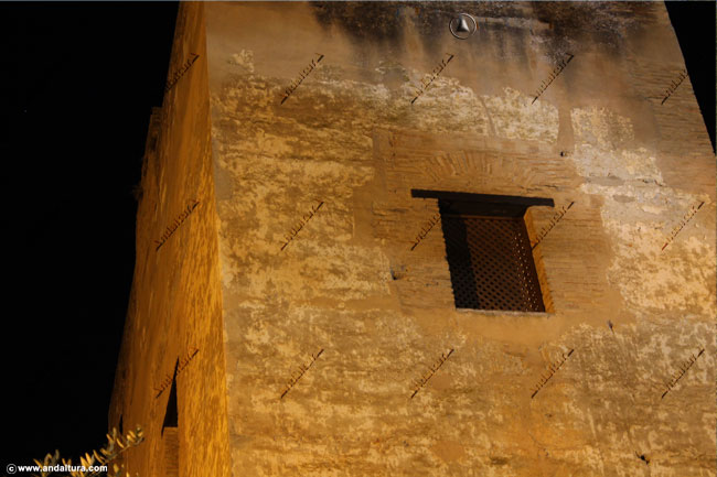 Detalle de la Ventana de la Torre del Cadí desde la Cuesta de los Chinos