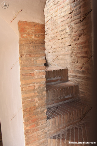 Escaleras a la terraza de la Torre de la Polvora