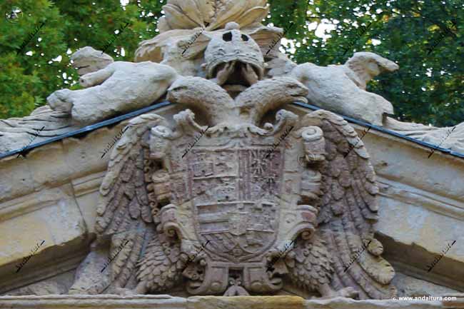 Escudo Imperial de Carlos I de España y V de Alemania en la Puerta de las Granadas a la Alhambra