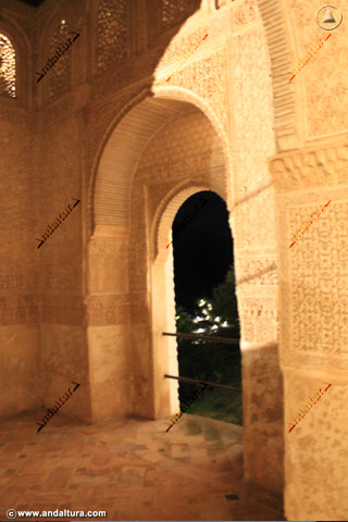 Interior, Arcos y Yeserías, en la Sala de la Torre de Ismail