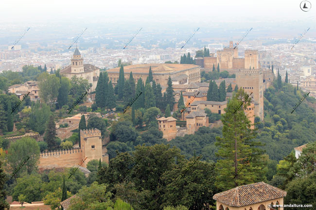 Conjunto Monumental de la Alhambra desde la Silla del Moro o Castillo de Santa Elena