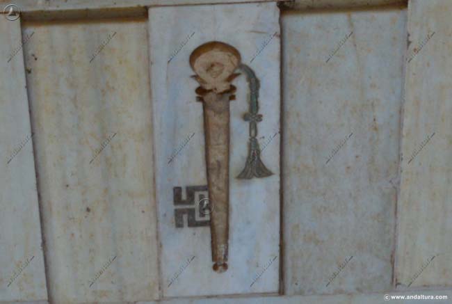 Símbolo de la Llave en la Puerta de la Justicia
