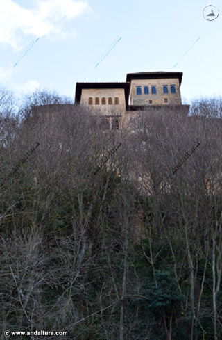 Torre de las Damas y Observatorio del Partal sobre el Bosque de San Pedro desde el Paseo de los Tristes