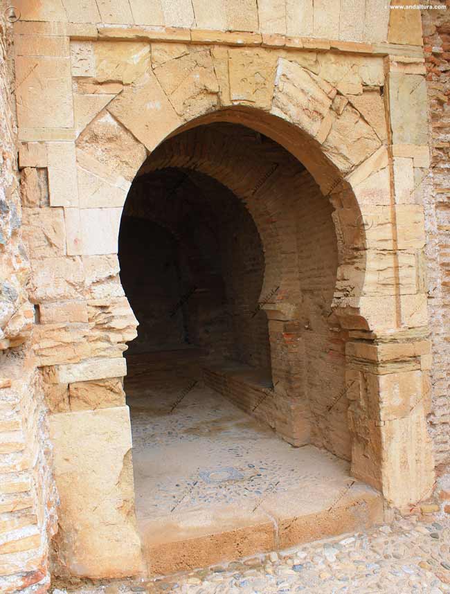 Primitiva Entrada de la Alcazaba o Entrada Almohade de la Alcazaba