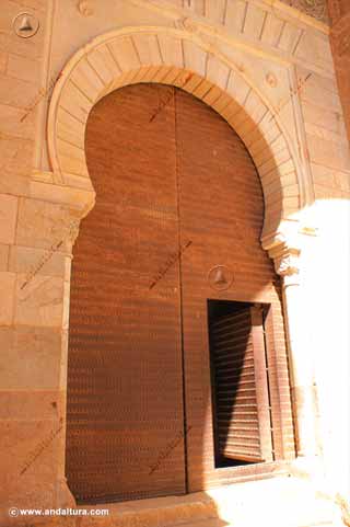 Puerta de madera de la Portada exterior de la Puerta de la Justicia
