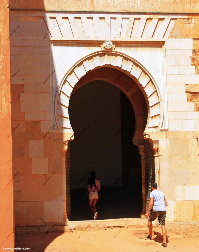 Puertas de la Alhambra: Accediendo a la Medina por la Puerta de los Siete Suelos o Puerta de las Albercas