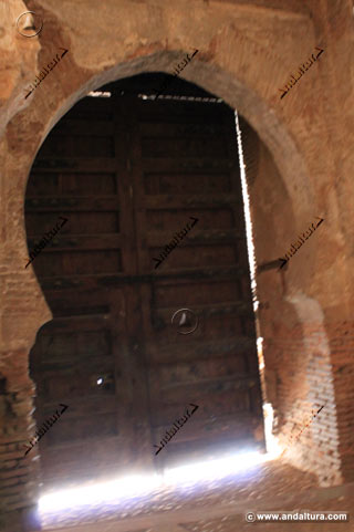 Interior de la Portada Exterior de la Puerta de las Armas