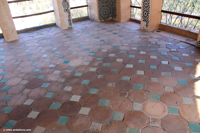 Suelo de la Sala de la Torre de las Damas del Palacio del Partal de la Alhambra